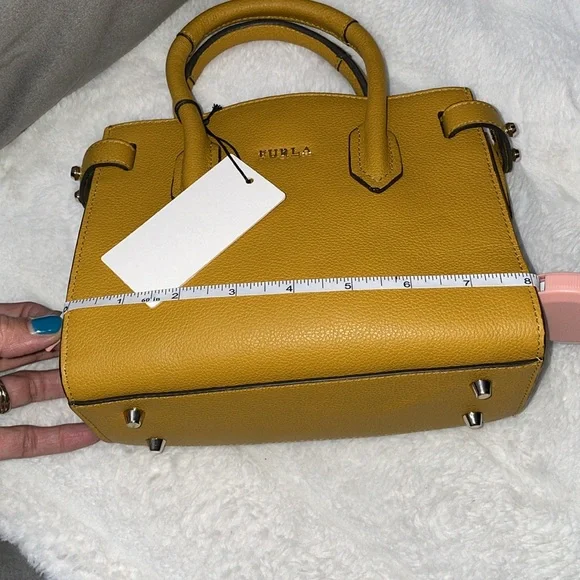 Furla Pin Ladies Mini Yellow

Ginestra Leather Tote New With Tags - Picture 9 of 10